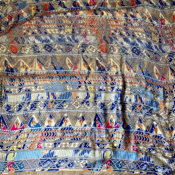 Blue printed geometric georgette satin fabric of 2Yds 22 Inches Width 45 Inches - Picture 4 of 5